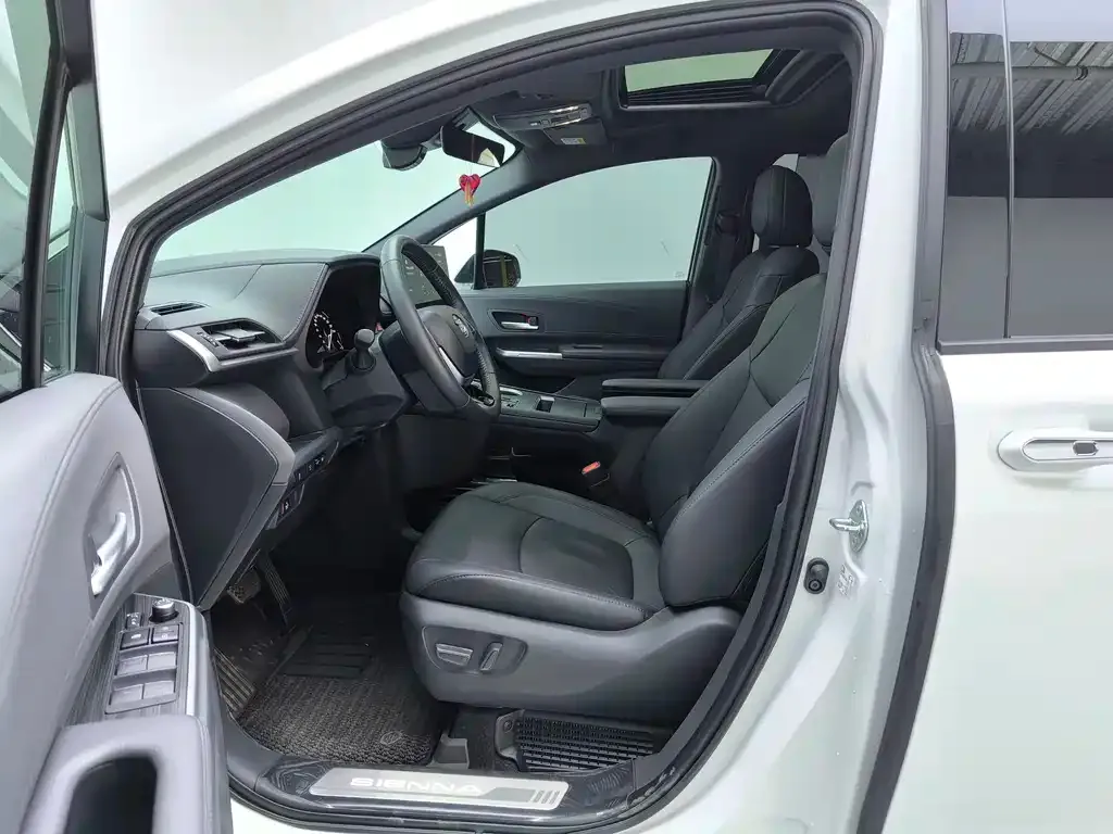Toyota Sienna 2024 из CN, фото 9