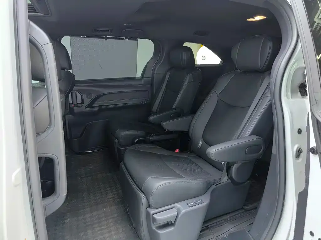 Toyota Sienna 2024 из CN, фото 5
