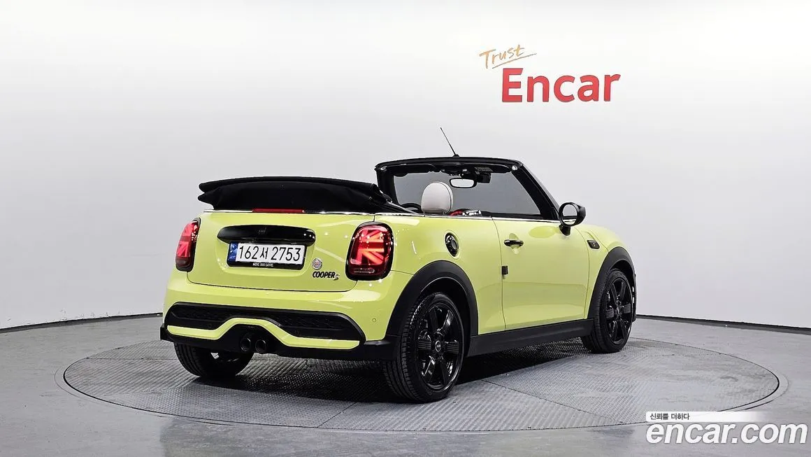 Mini Cooper Convertible 2023 из KR, фото 9