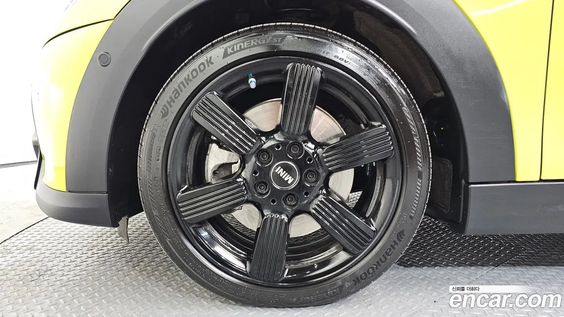 Mini Cooper Convertible 2023 из KR, фото 6