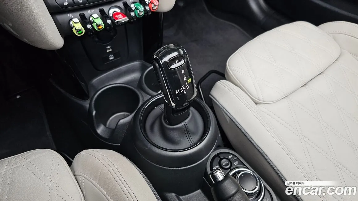Mini Cooper Convertible 2023 из KR, фото 4