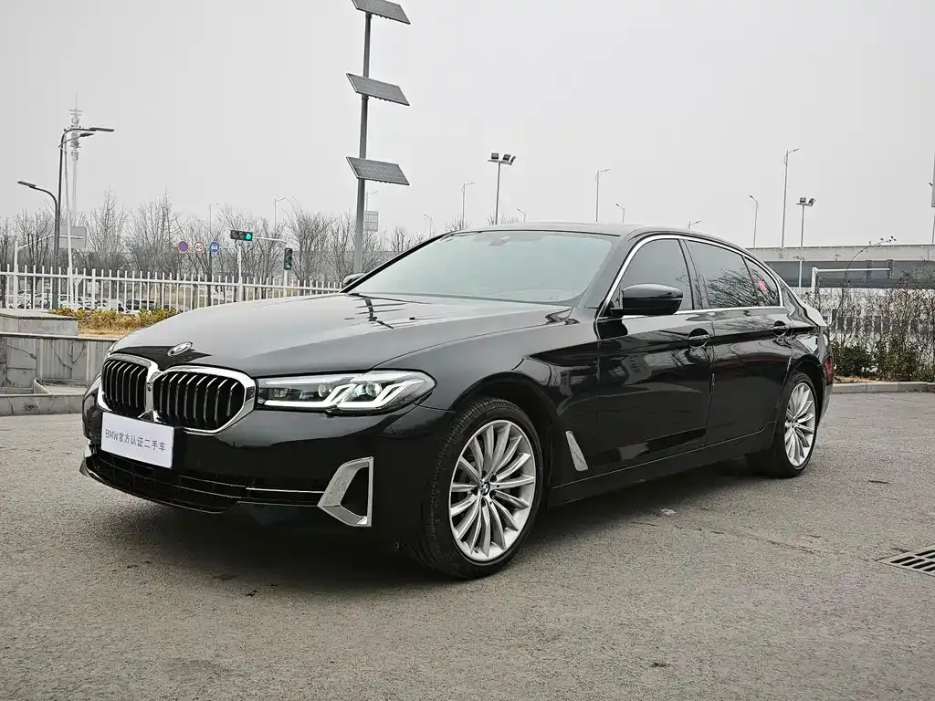 BMW 5 Series — фото 1