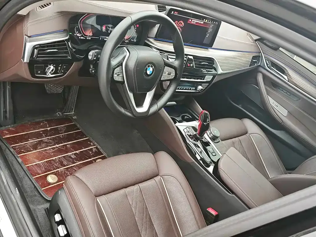BMW 5 Series — фото 10