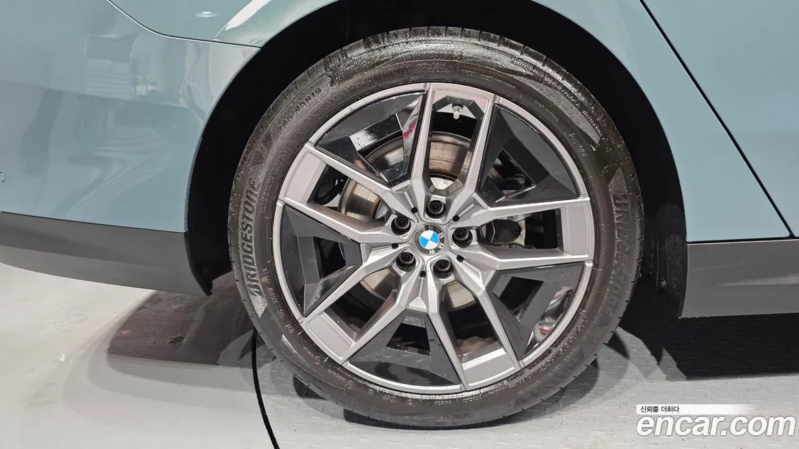 BMW 5-Series 2025 из KR, фото 7