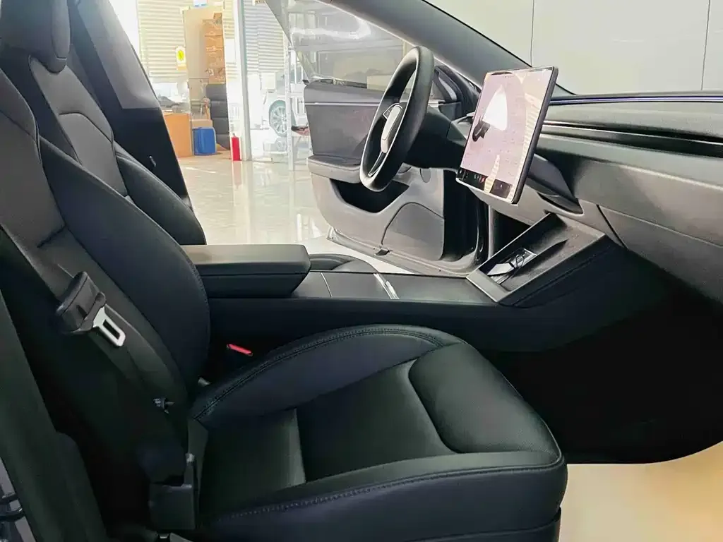 Tesla Model 3 — фото 8