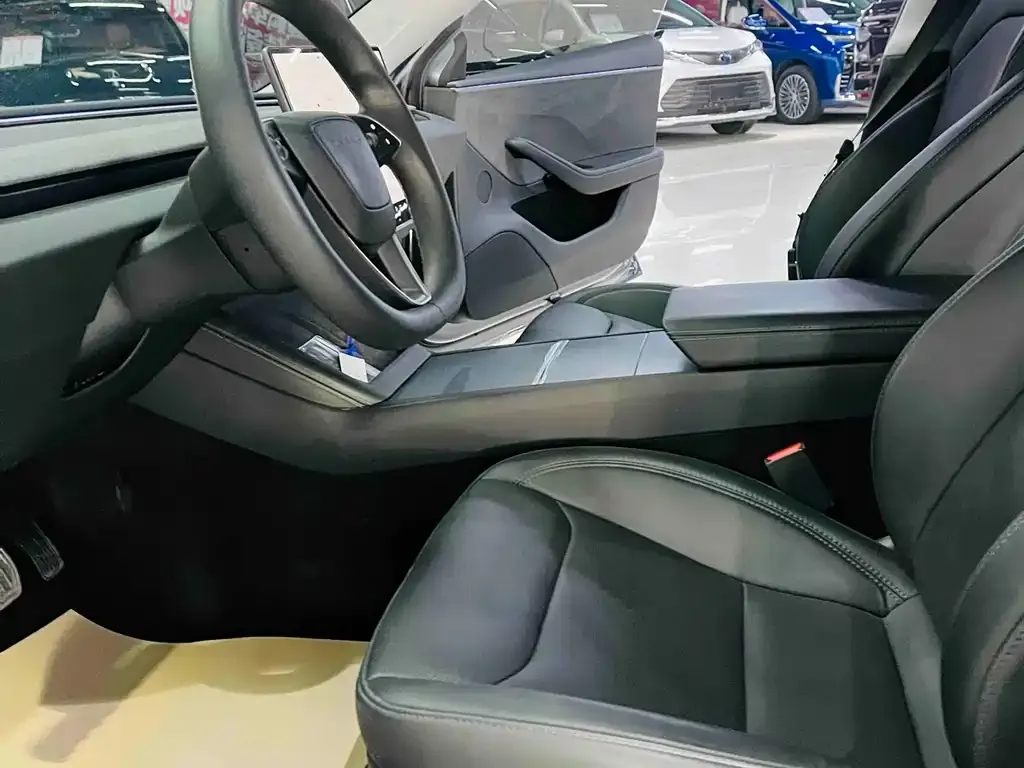 Tesla Model 3 — фото 9