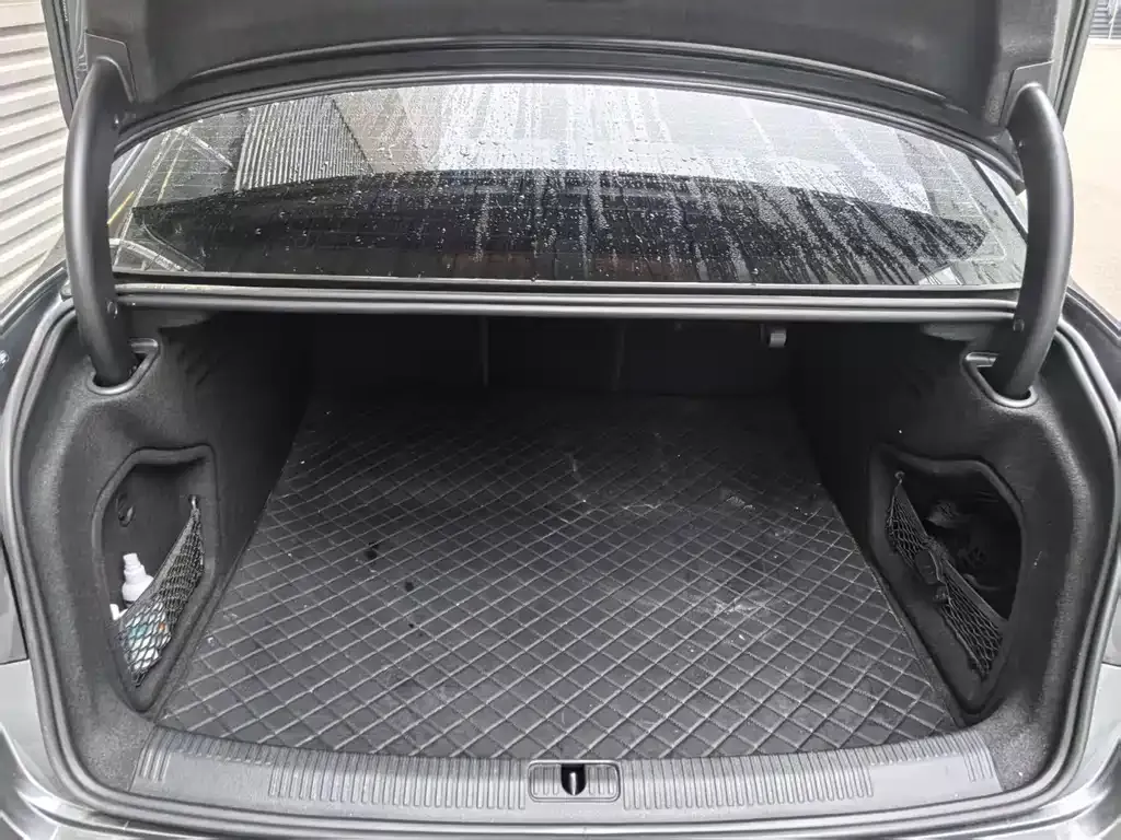 Audi A4L 2024 из CN, фото 6