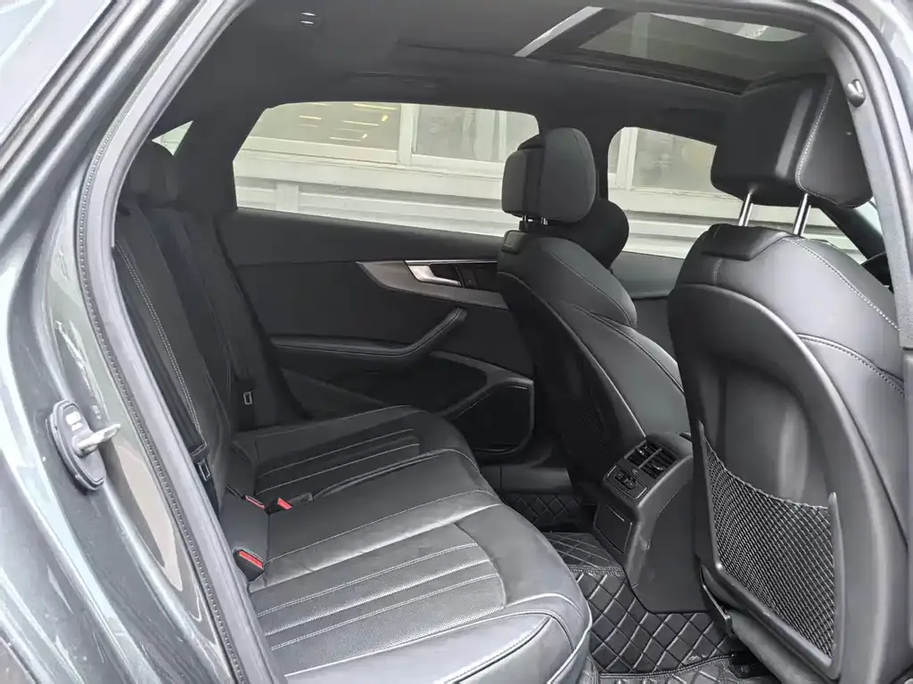 Audi A4L 2024 из CN, фото 2