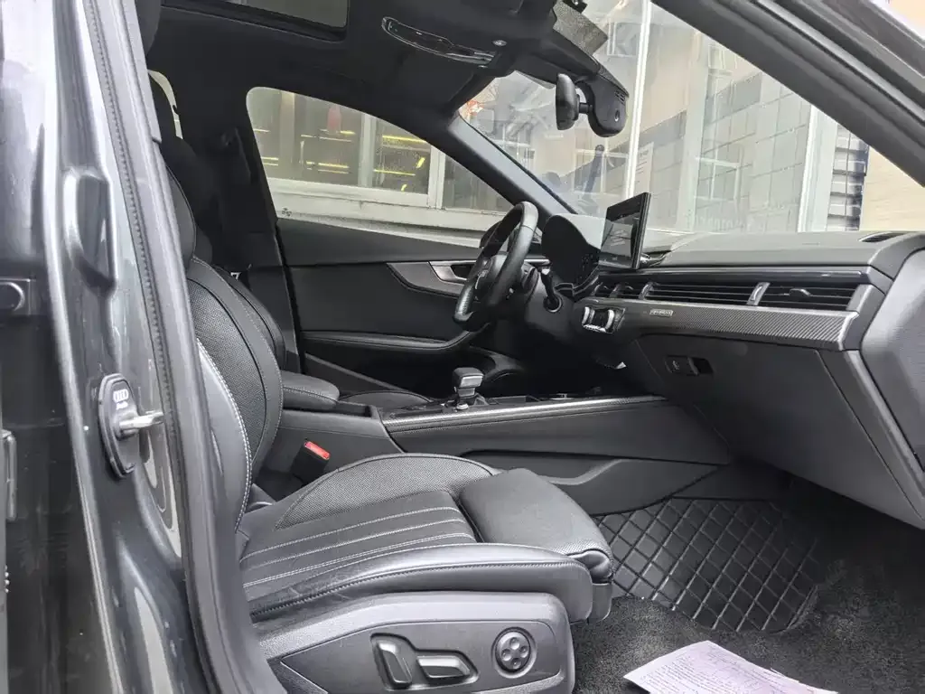 Audi A4L 2024 из CN, фото 5