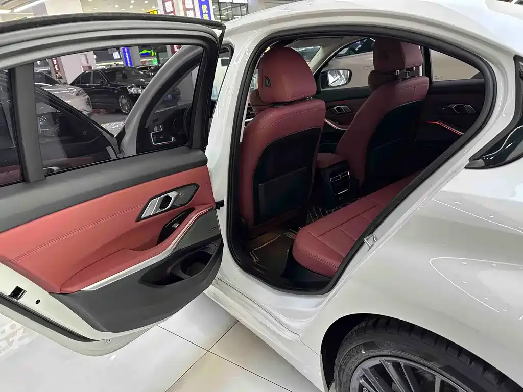 BMW 3 Series 2021 из CN, фото 2