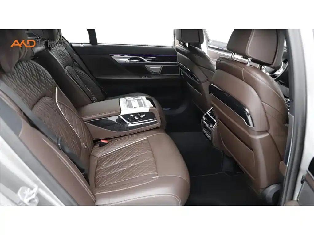 BMW 7 Series — фото 10