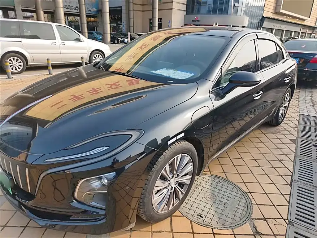 Hongqi E-QM5 — фото 1