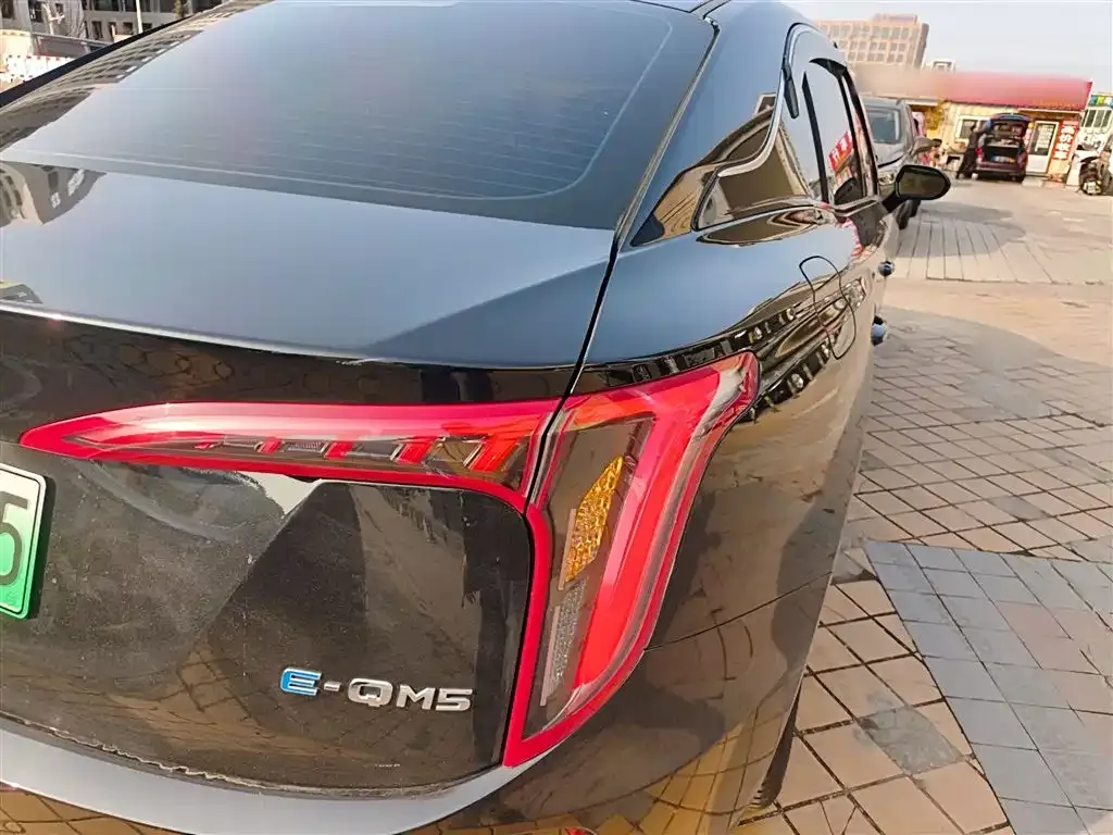 Hongqi E-QM5 — фото 9