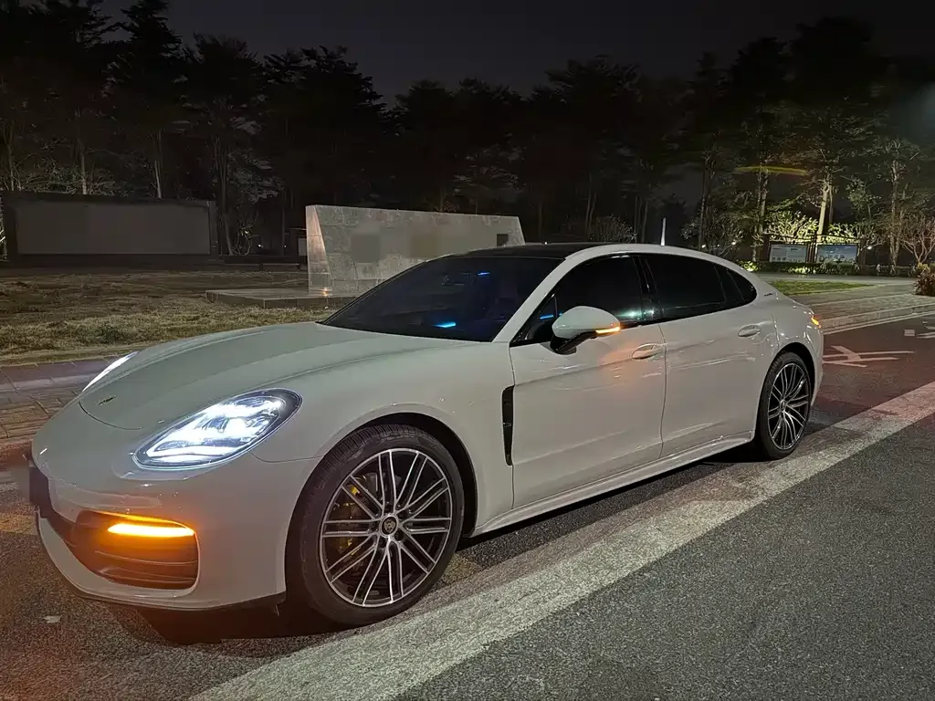 Porsche Panamera — фото 1
