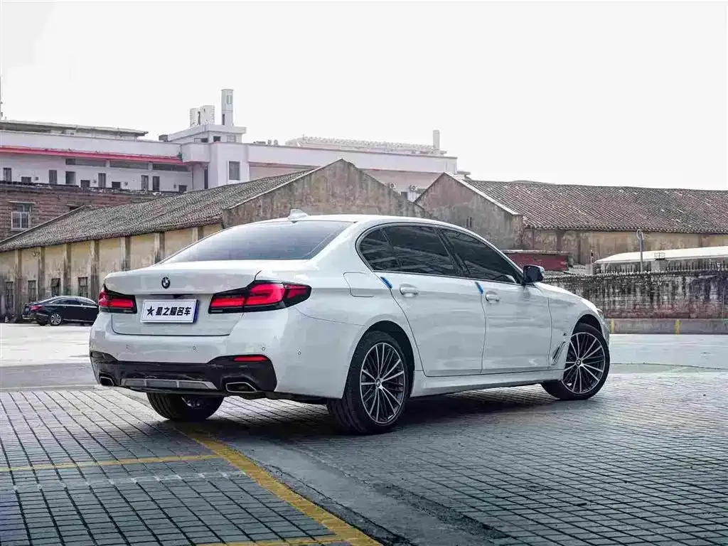 BMW 5 Series — фото 4