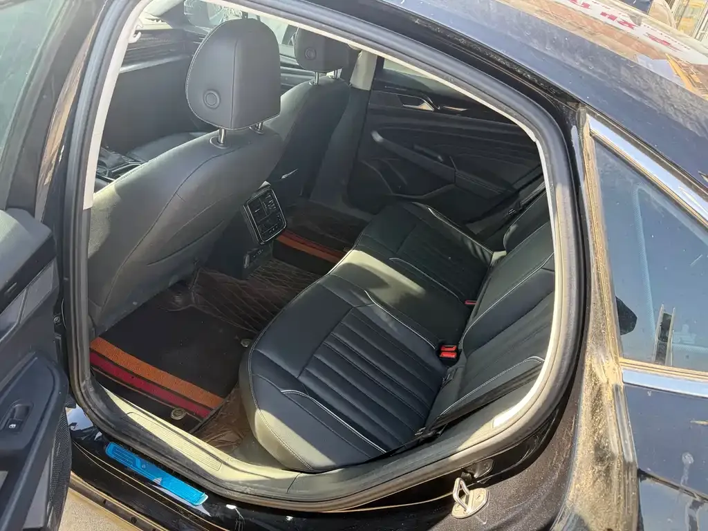 Volkswagen Passat — фото 10