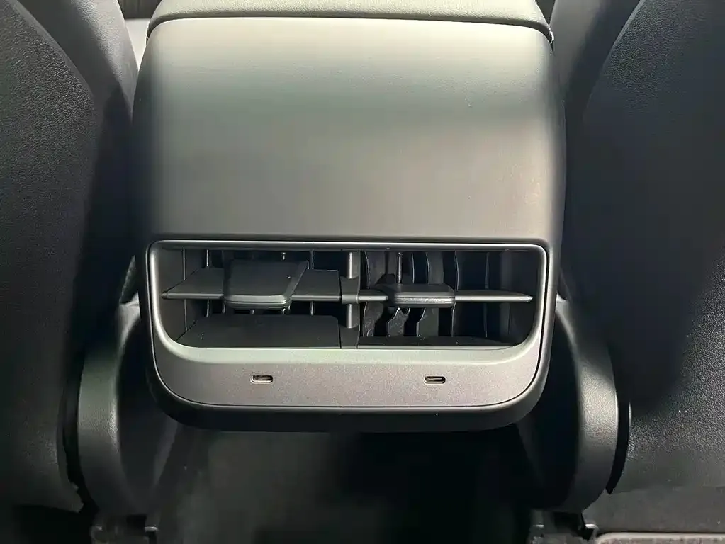 Tesla Model Y 2023 из CN, фото 3