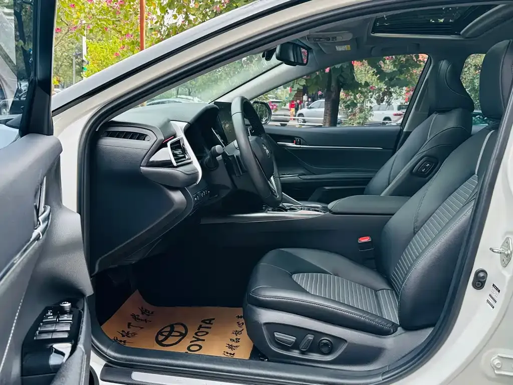 Toyota Camry 2023 из CN, фото 2