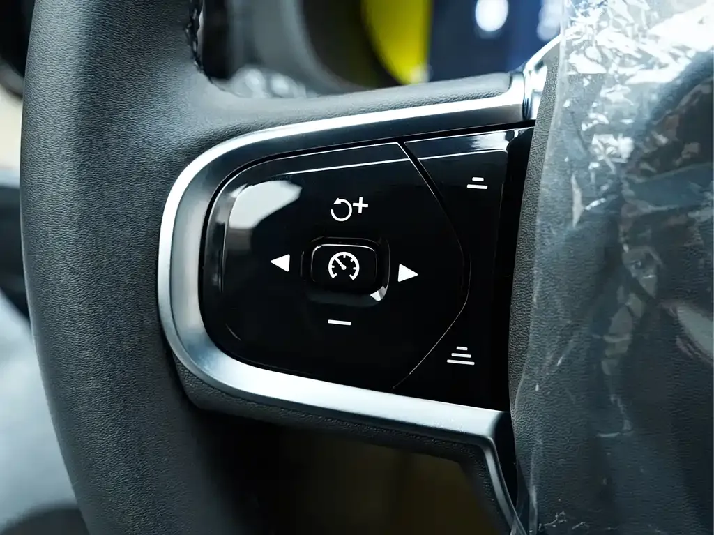 Volvo XC60 — фото 10
