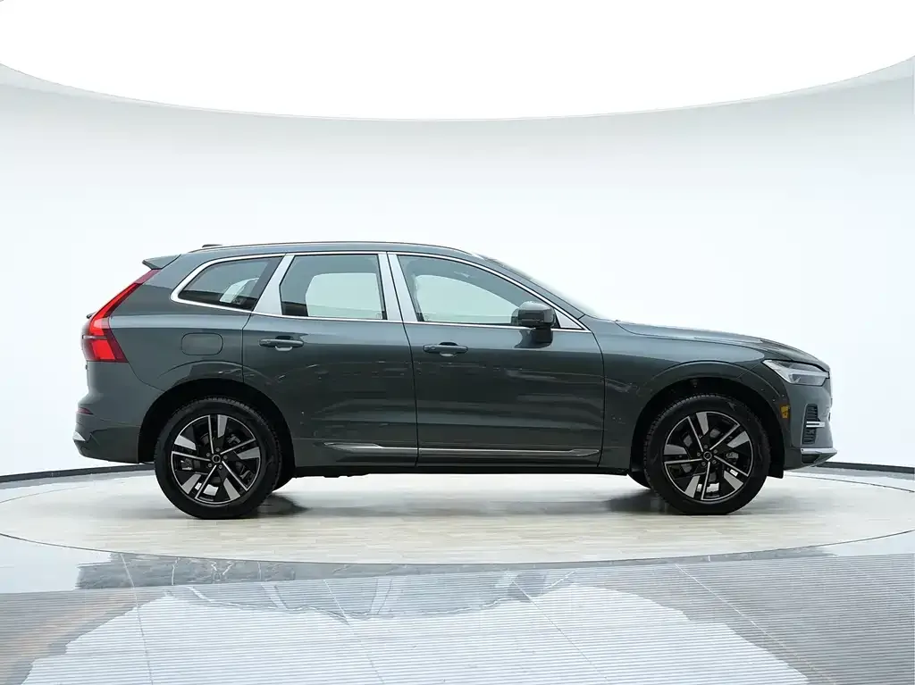 Volvo XC60 — фото 6