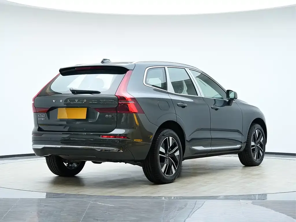 Volvo XC60 — фото 5