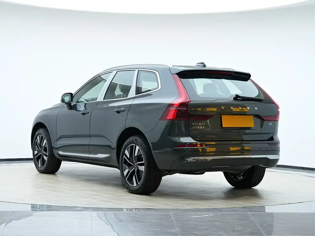 Volvo XC60 — фото 7