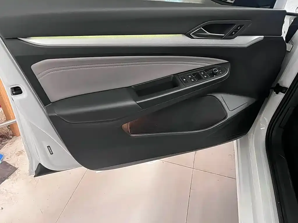 Volkswagen Golf 2022 из CN, фото 2