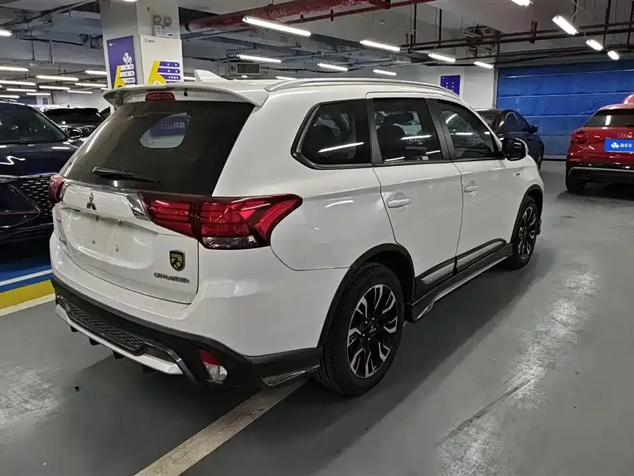 Mitsubishi Outlander 2021 из CN, фото 9