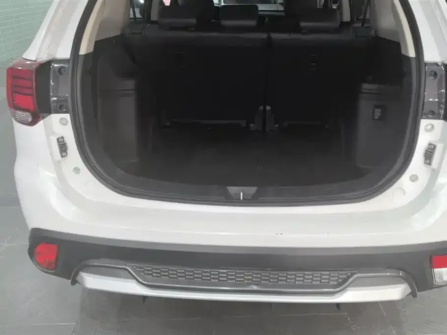 Mitsubishi Outlander 2021 из CN, фото 6