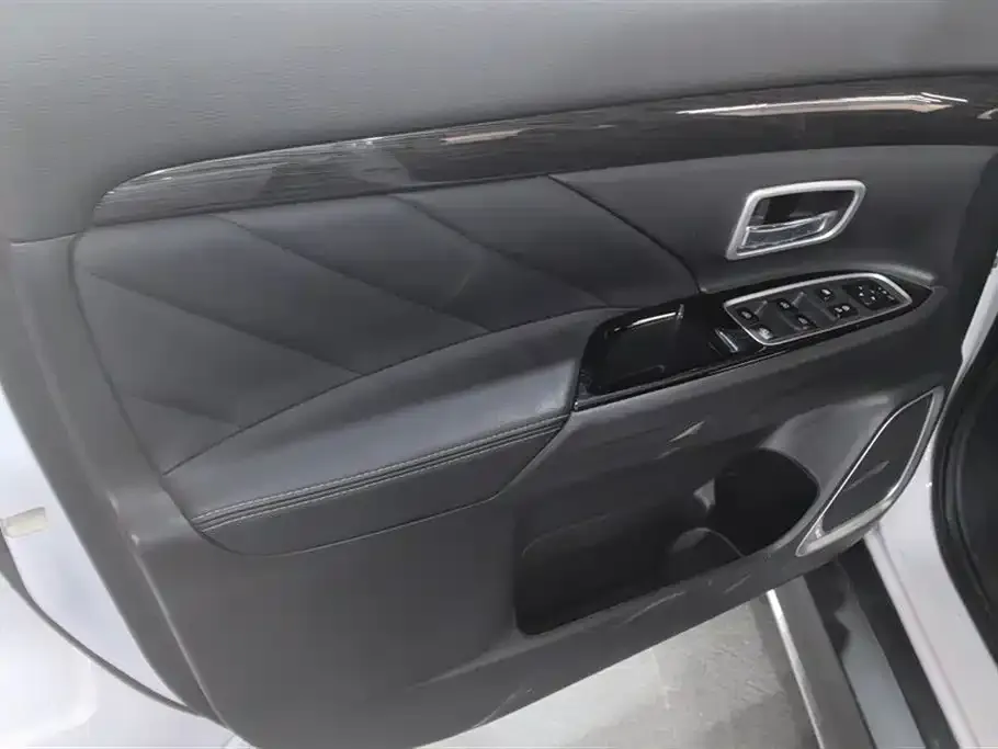 Mitsubishi Outlander 2021 из CN, фото 8