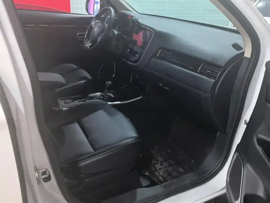 Mitsubishi Outlander 2021 из CN, фото 7