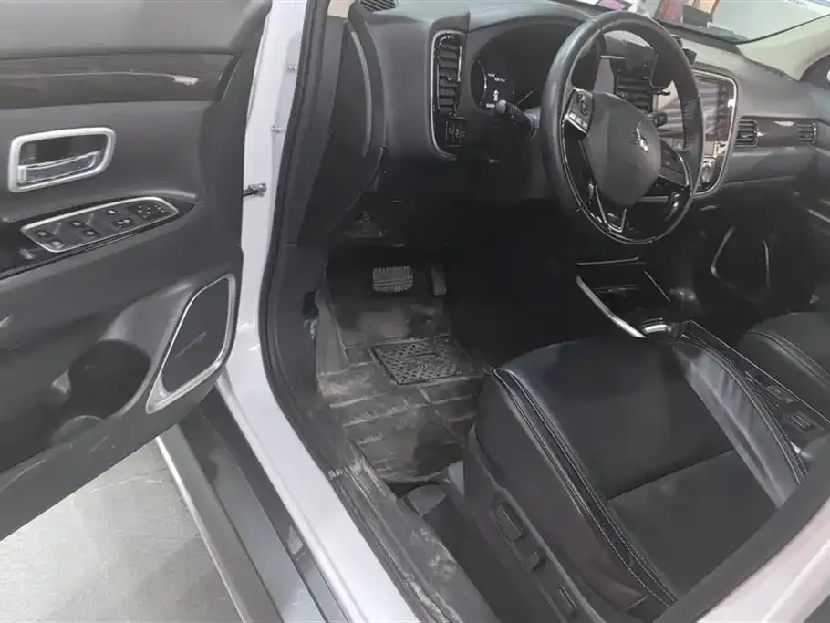 Mitsubishi Outlander 2021 из CN, фото 3