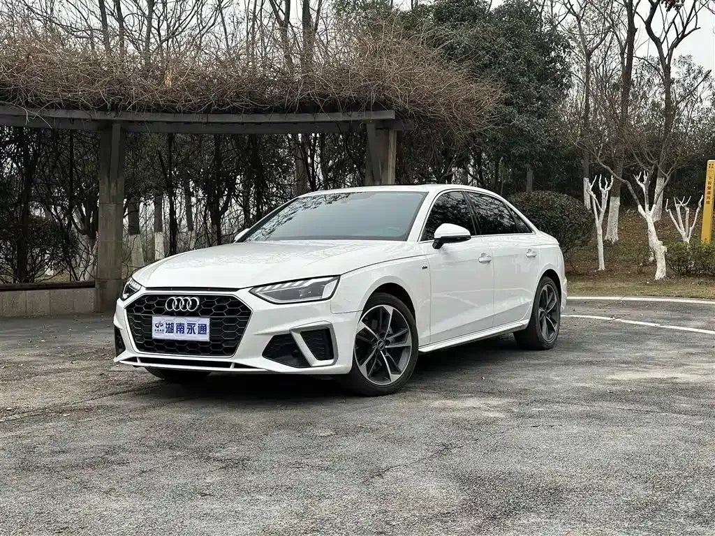 Audi A4L 2022 из CN, фото 1