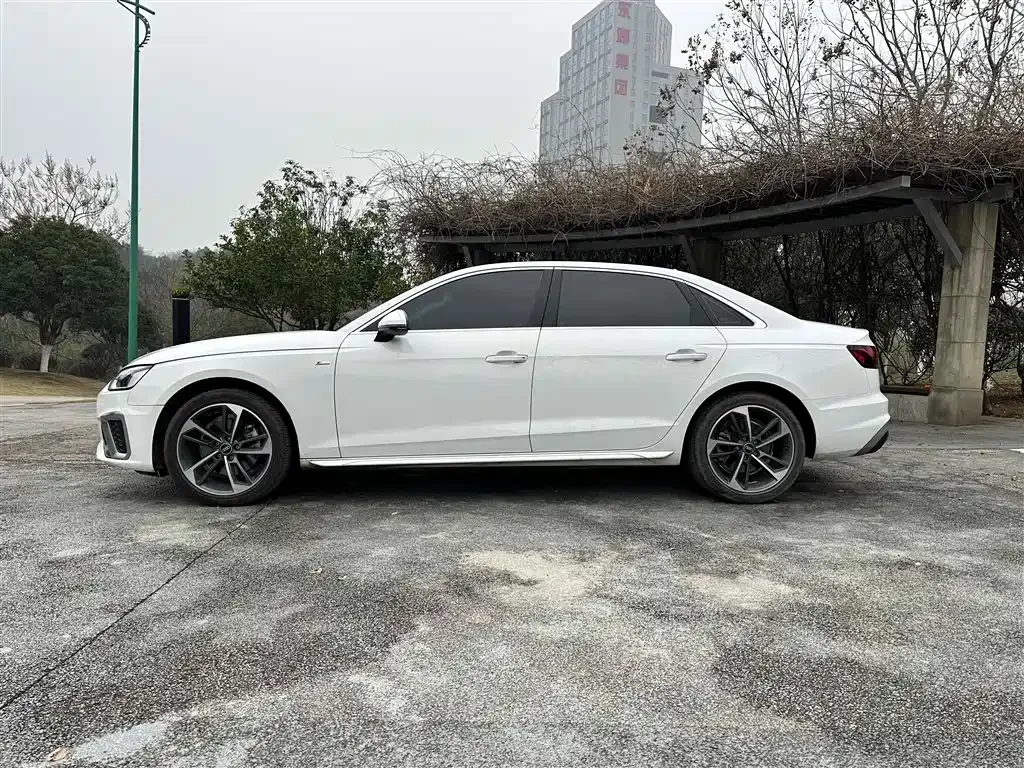 Audi A4L 2022 из CN, фото 10
