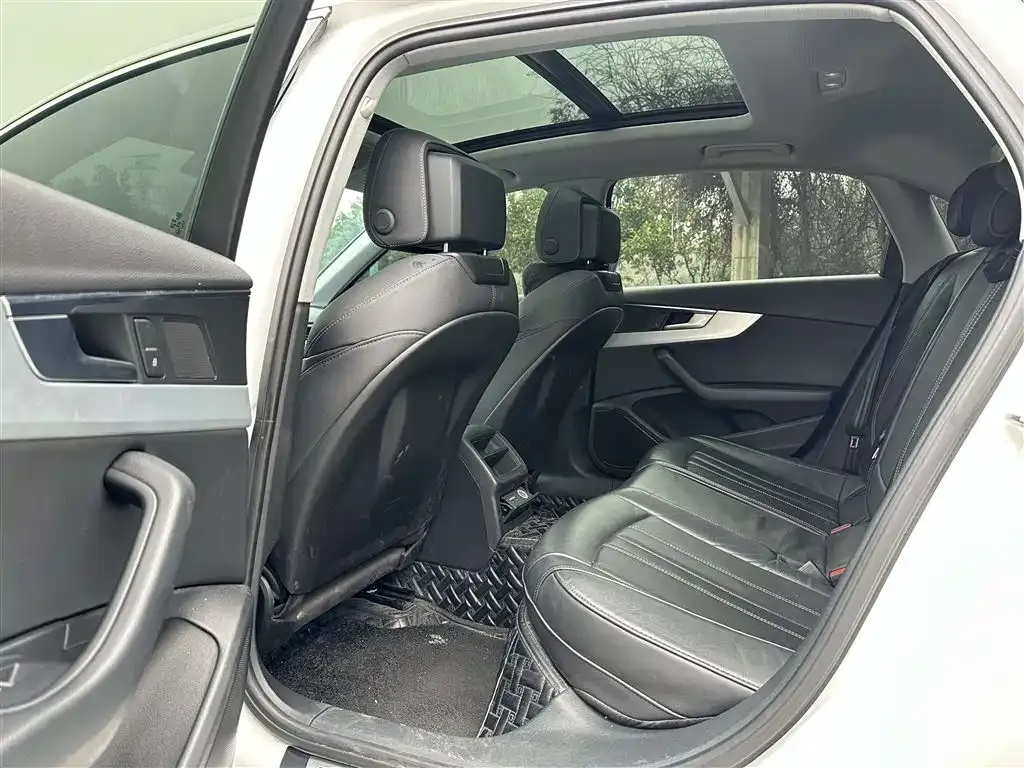 Audi A4L 2022 из CN, фото 3