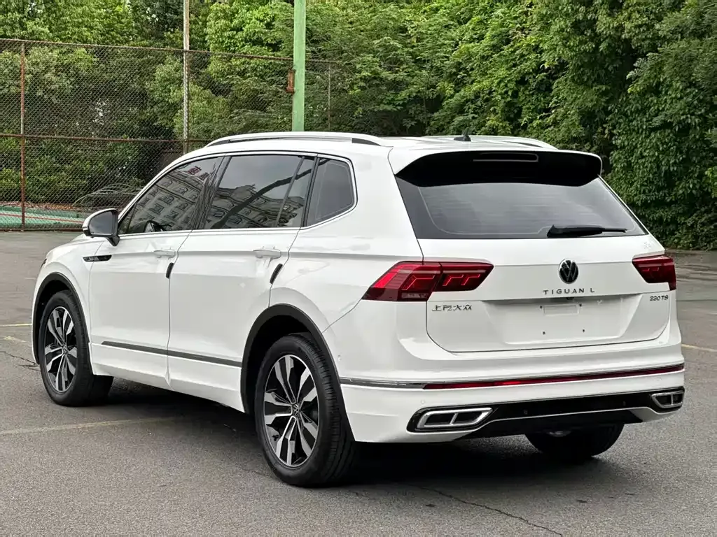 Volkswagen Tiguan L — фото 10
