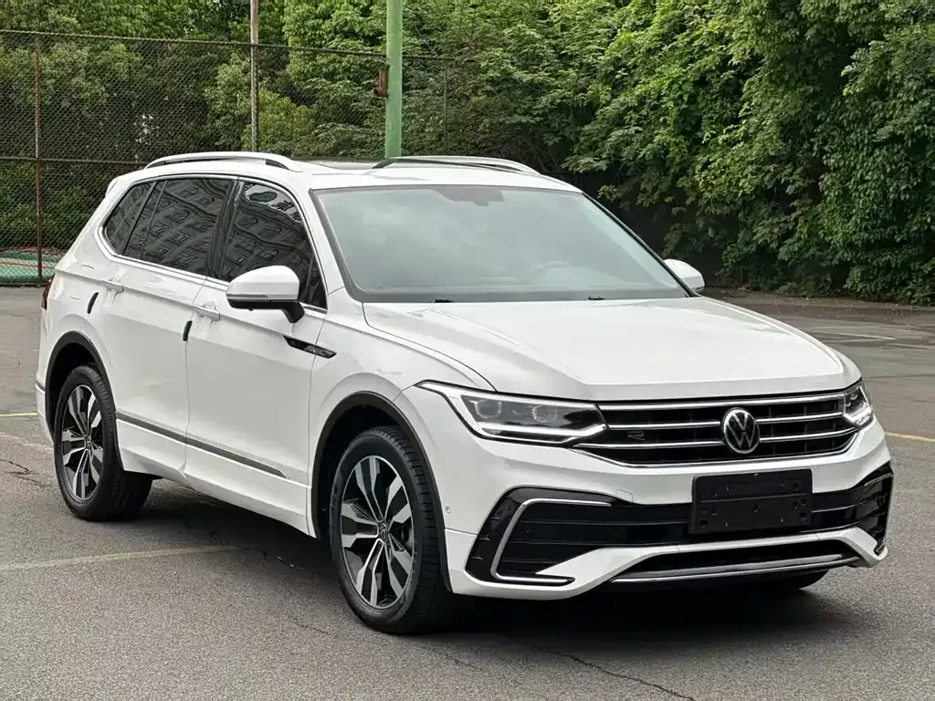 Volkswagen Tiguan L — фото 9