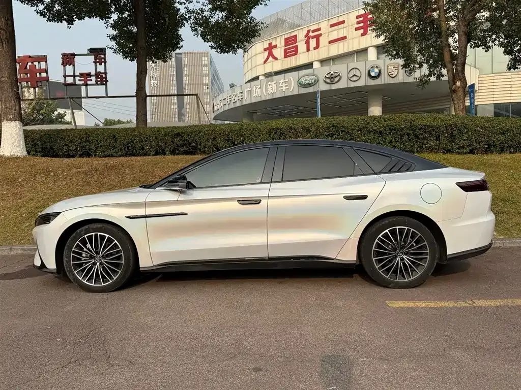 BYD Han — фото 10