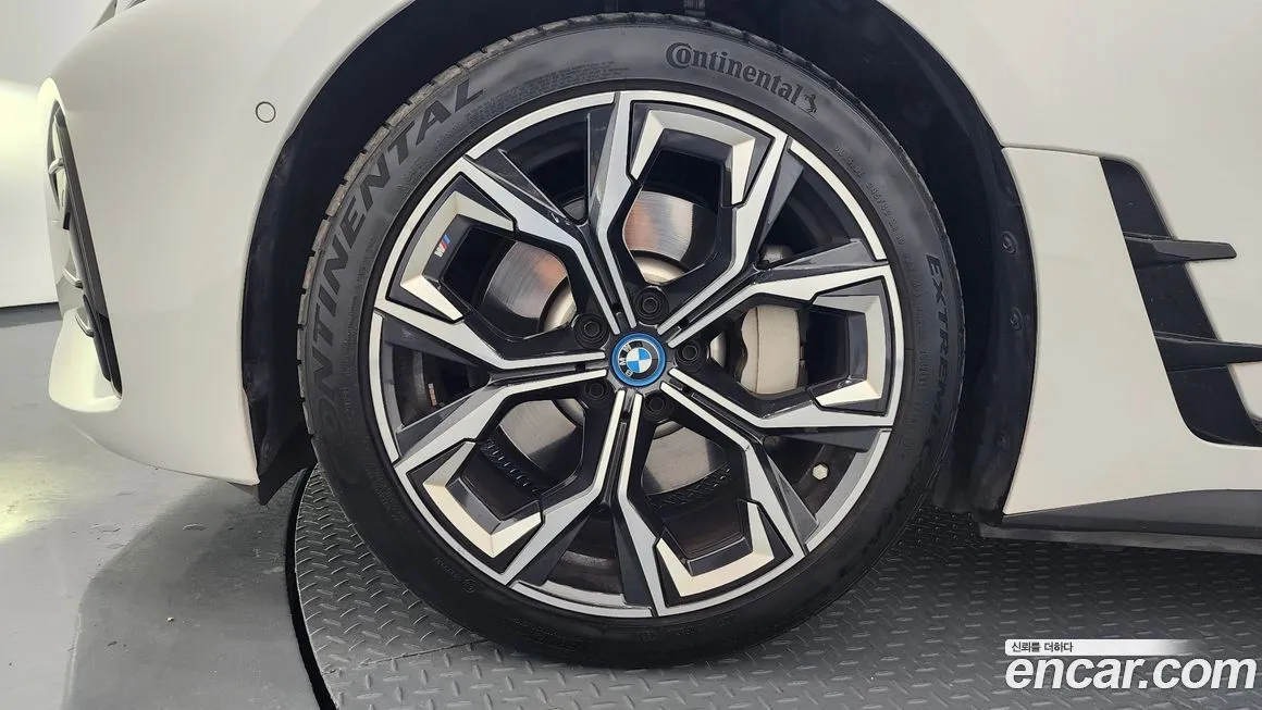 BMW i4 2022 из KR, фото 5
