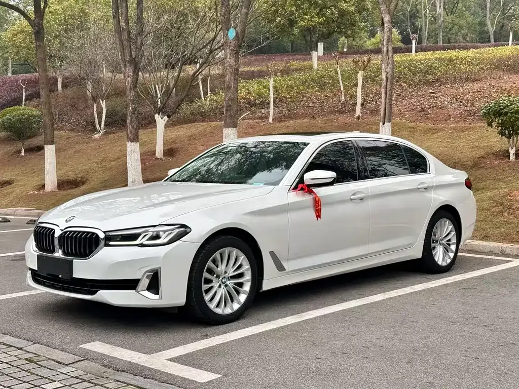 BMW 5 Series — фото 1