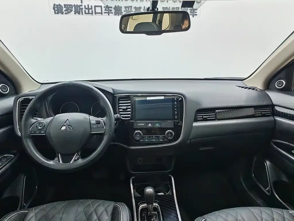 Mitsubishi Outlander — фото 10