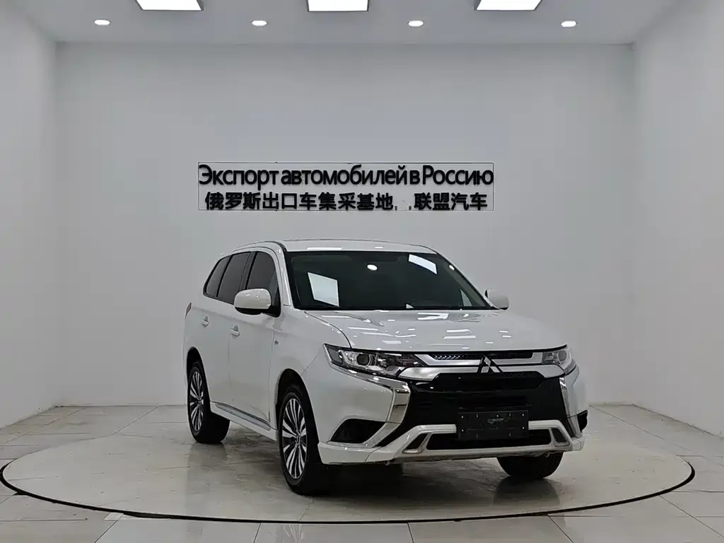 Mitsubishi Outlander — фото 2