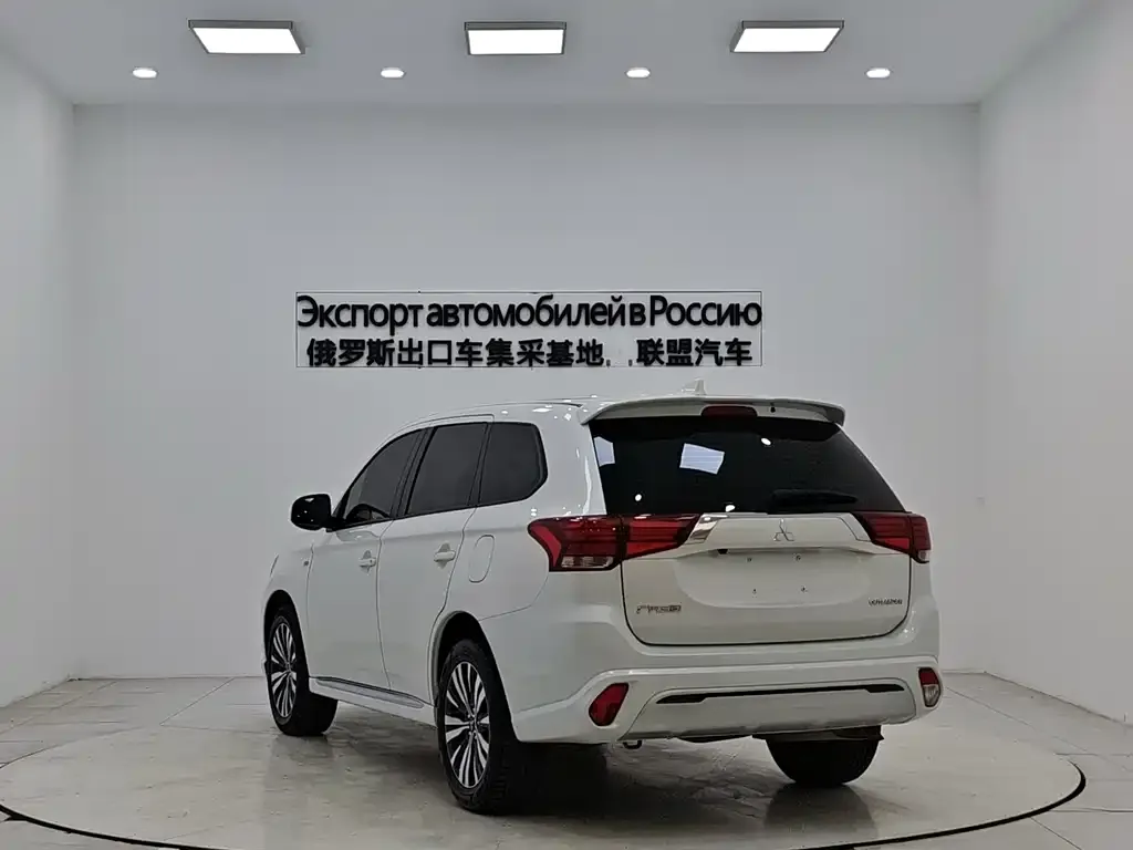 Mitsubishi Outlander — фото 5