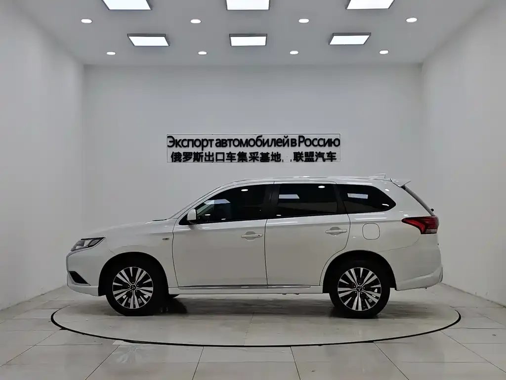 Mitsubishi Outlander — фото 3