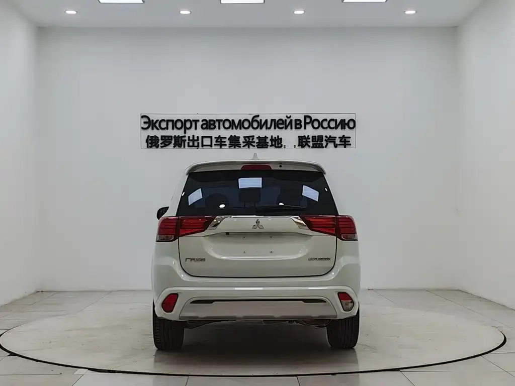 Mitsubishi Outlander — фото 8