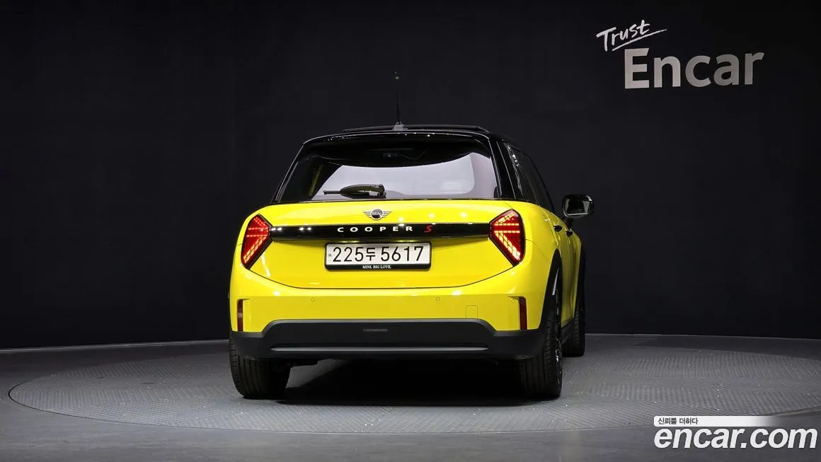 Mini Cooper 2025 из KR, фото 2