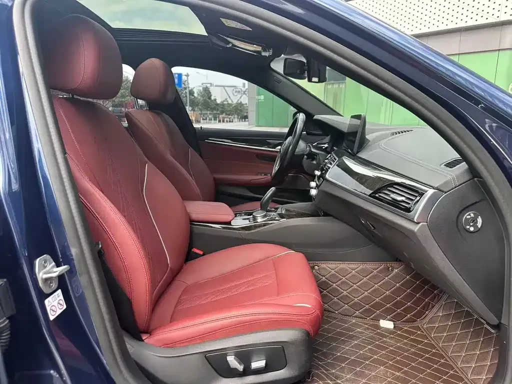 BMW 5 Series 2021 из CN, фото 5