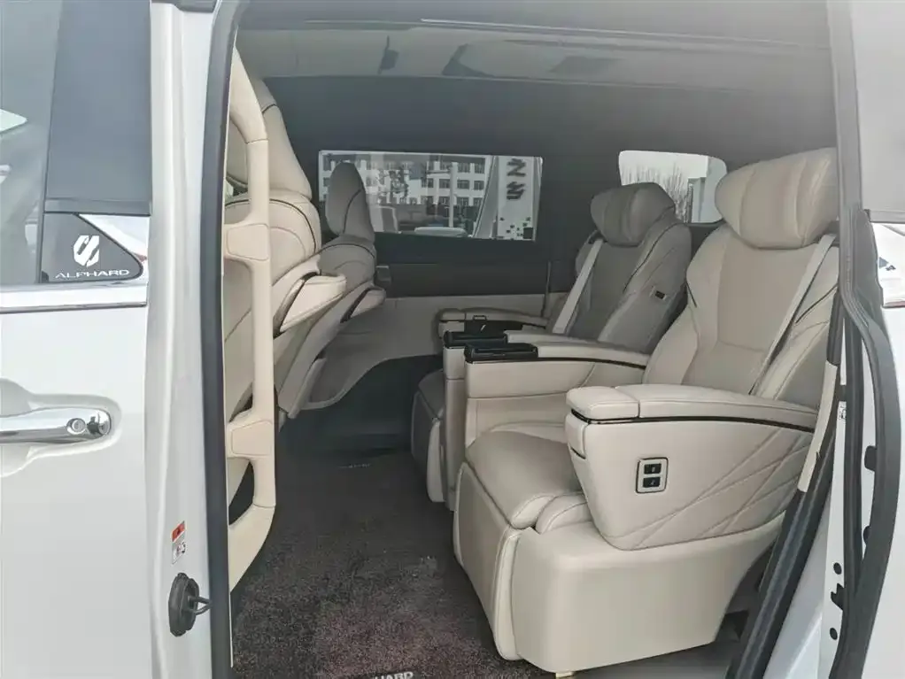 Toyota Alphard 2024 из CN, фото 2