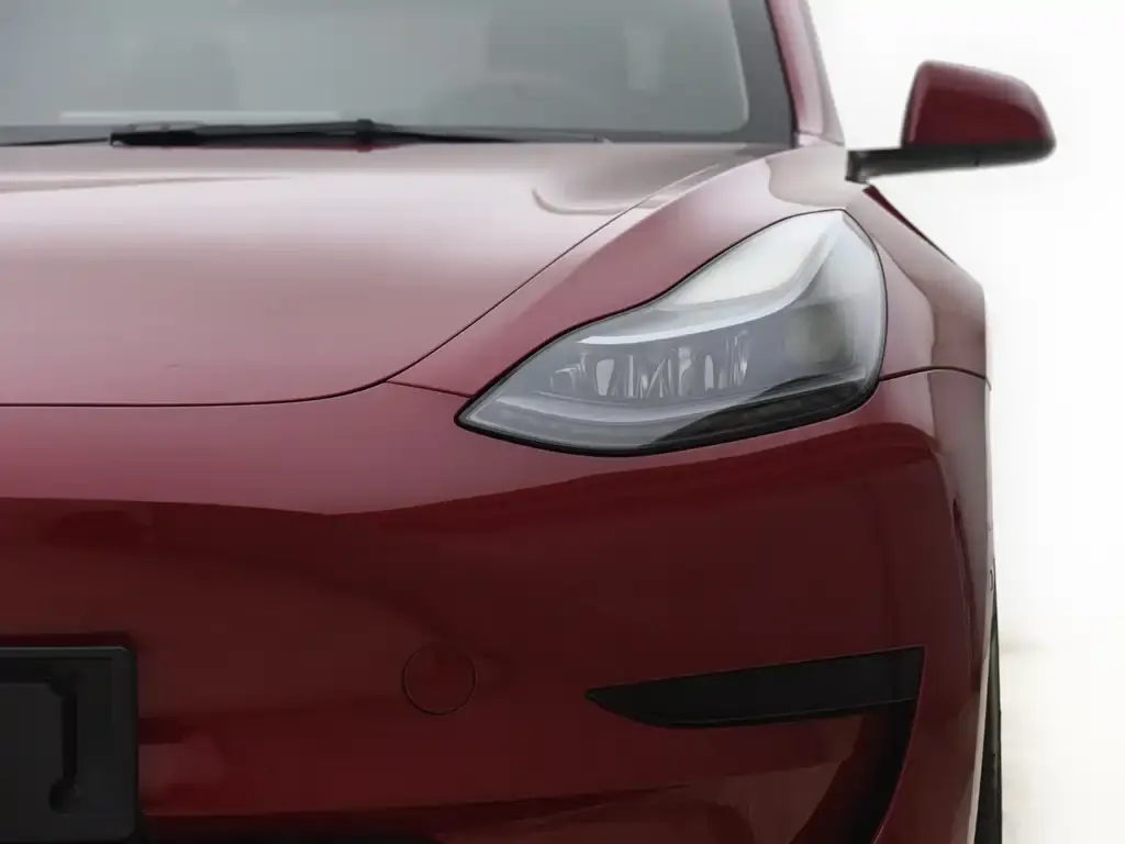 Tesla Model 3 — фото 7