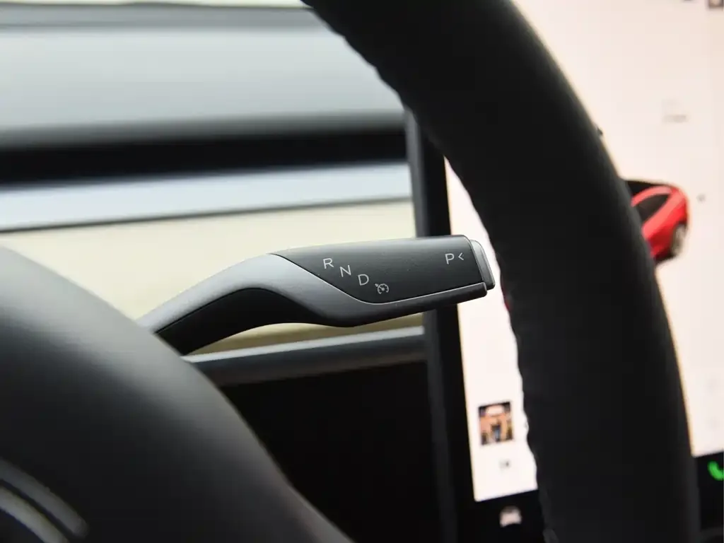 Tesla Model 3 — фото 10